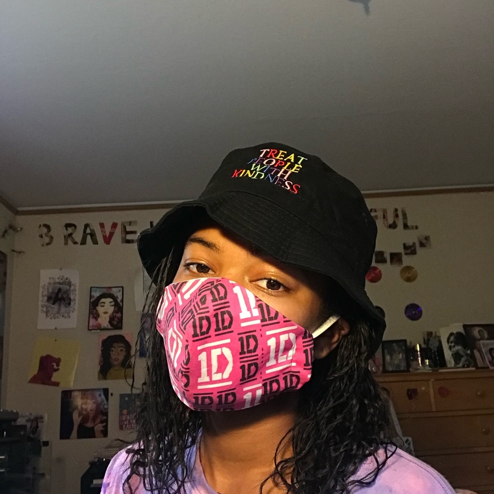 Handmade One Direction Face Mask - Picture 4 of 4